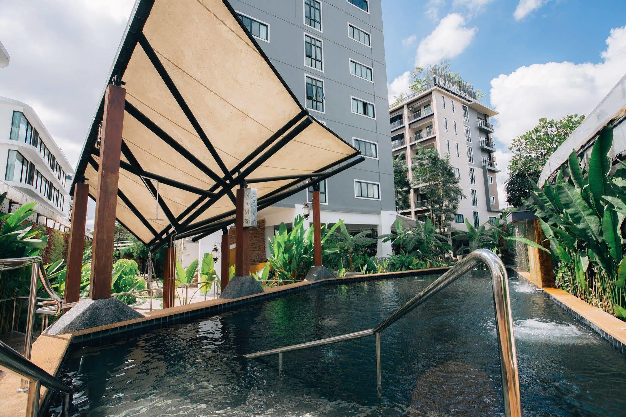 Icheck Inn Trams Square Chiang Mai Exteriör bild