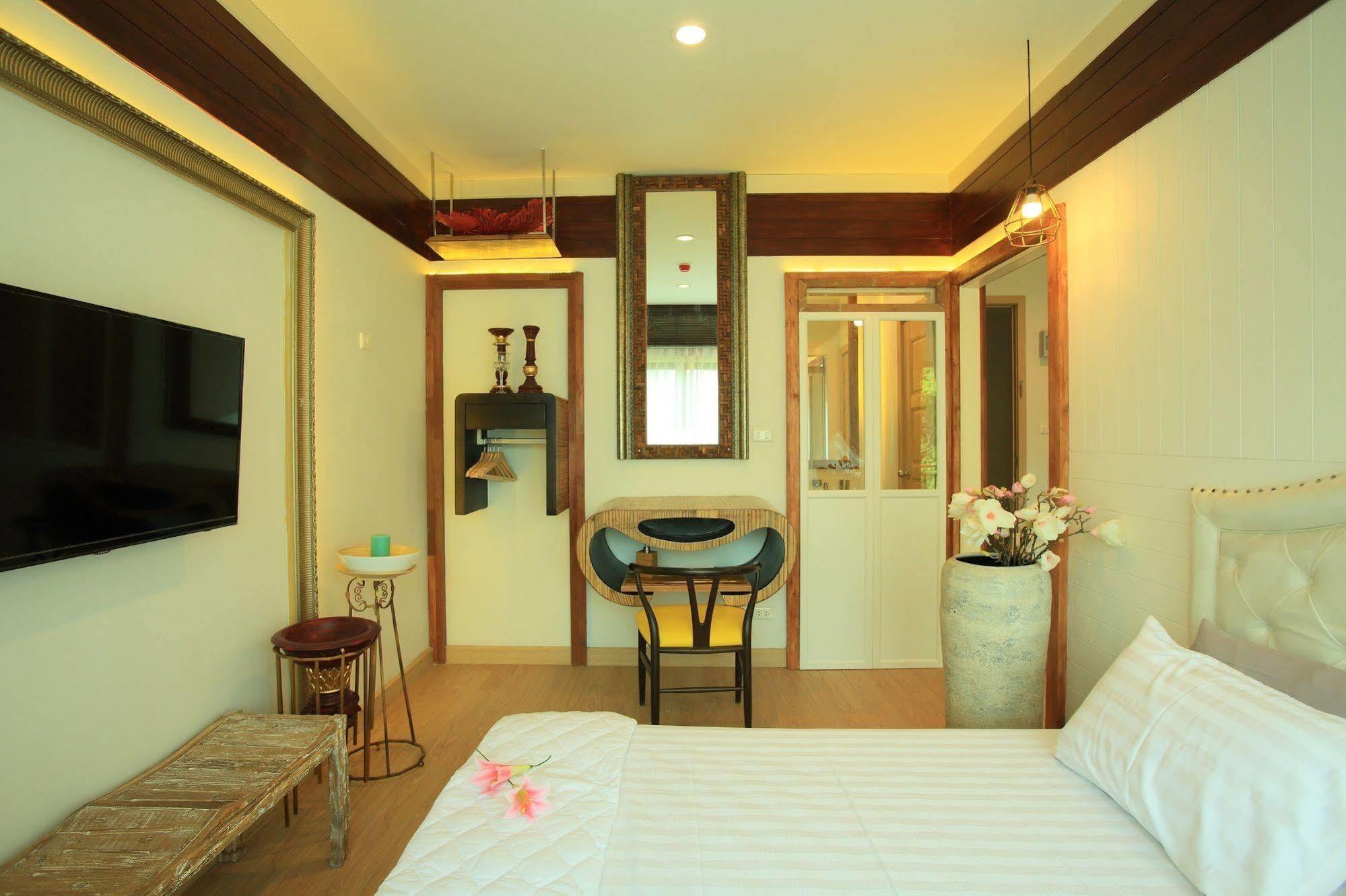 Icheck Inn Trams Square Chiang Mai Exteriör bild