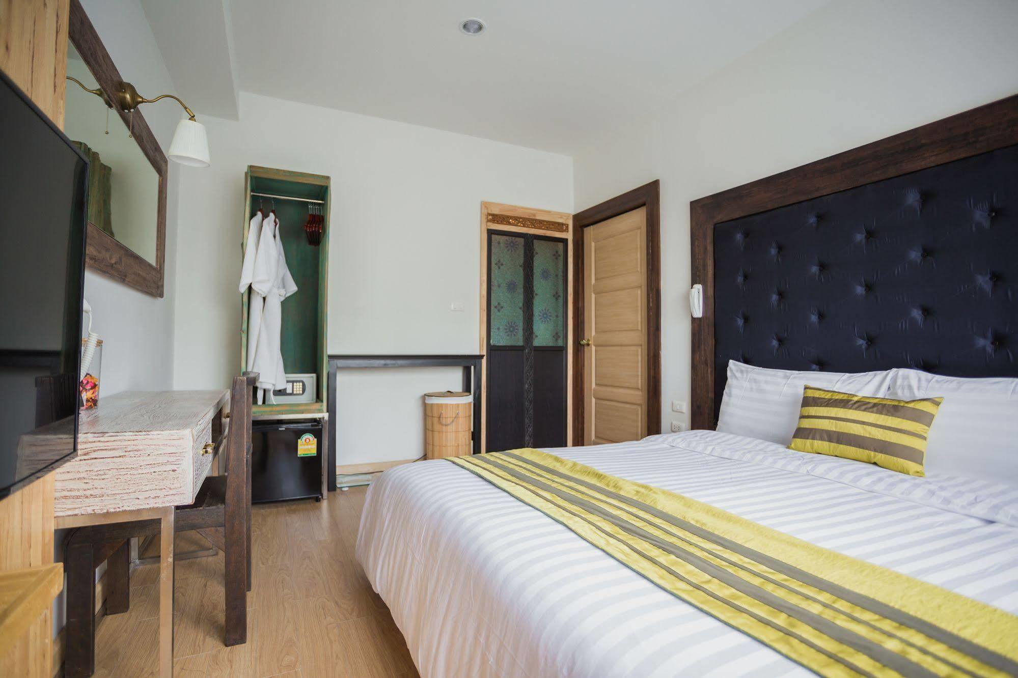 Icheck Inn Trams Square Chiang Mai Exteriör bild